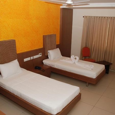 Hotel Pla Amrith Inn Tiruchirappalli Zimmer foto
