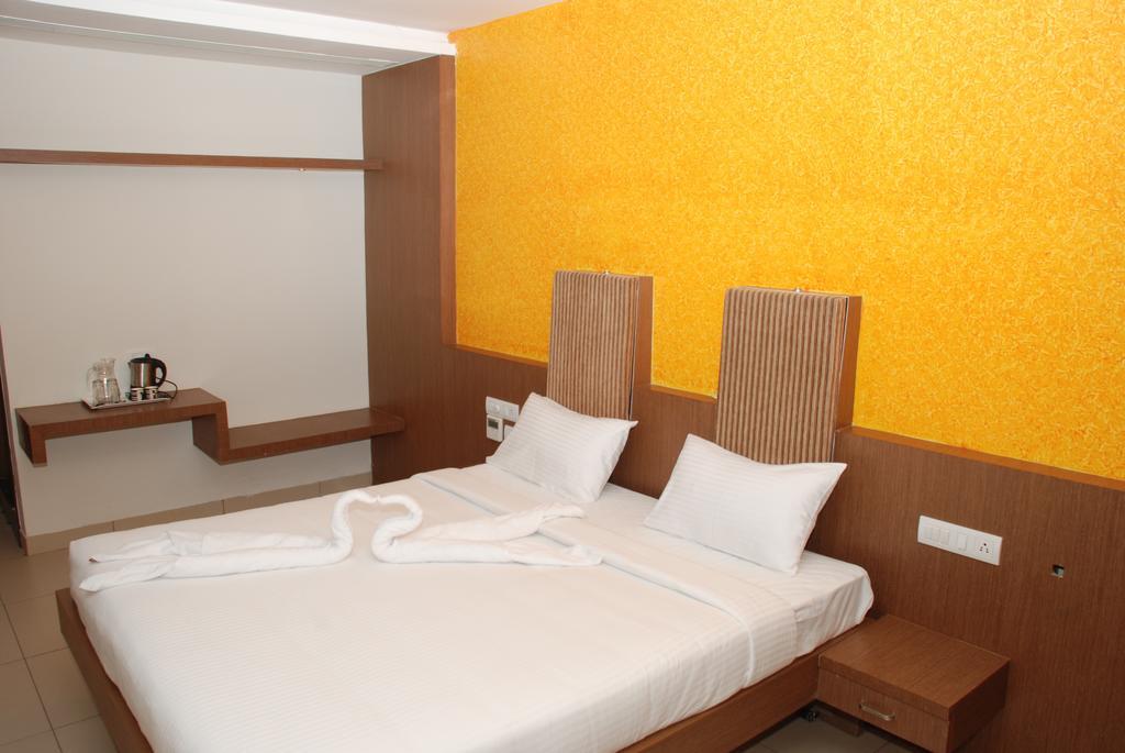 Hotel Pla Amrith Inn Tiruchirappalli Exterior foto