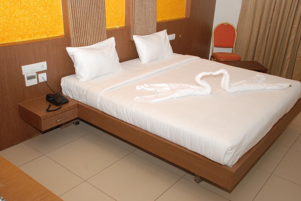 Hotel Pla Amrith Inn Tiruchirappalli Exterior foto