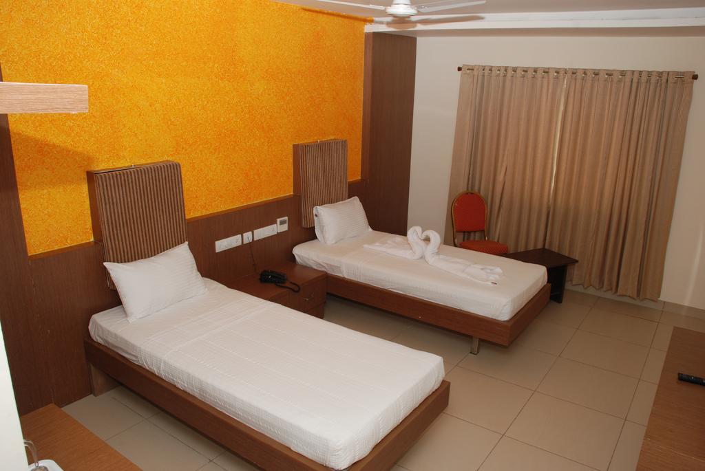 Hotel Pla Amrith Inn Tiruchirappalli Zimmer foto