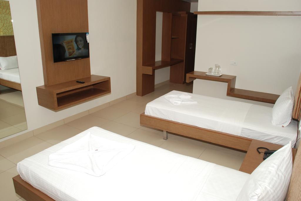 Hotel Pla Amrith Inn Tiruchirappalli Zimmer foto